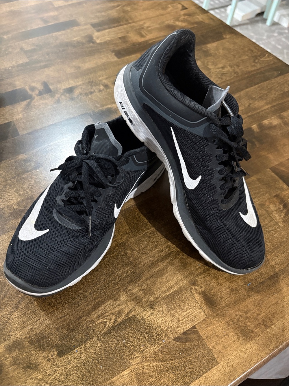 Nike Black and White Women's Athletic Running Shoes
